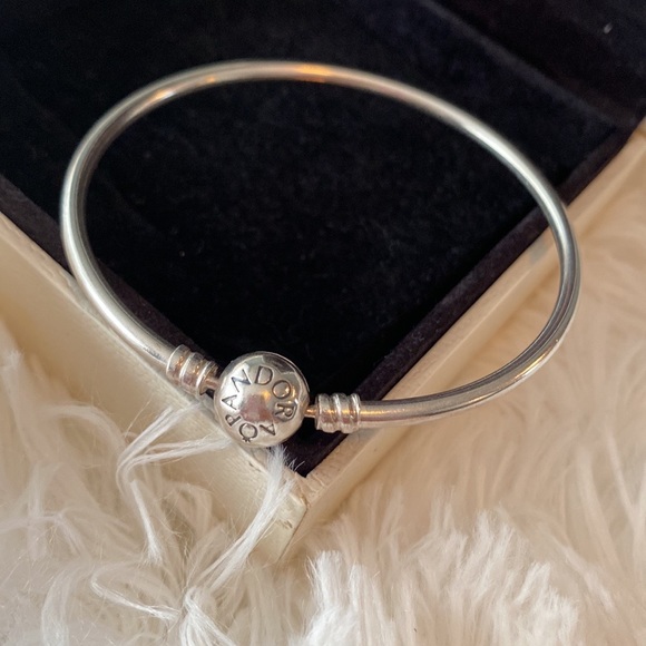 Pandora Moments Bangle - Picture 12 of 16